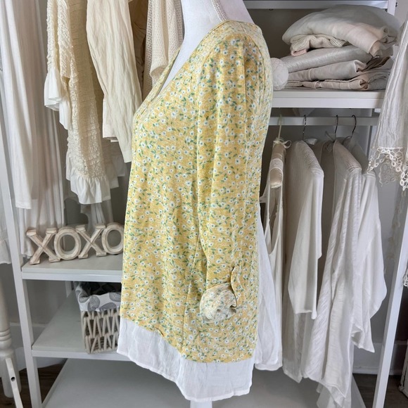Bobeau size medium yellow ditsy print floral top, faux layers. Lightweight #1397 - Picture 3 of 9